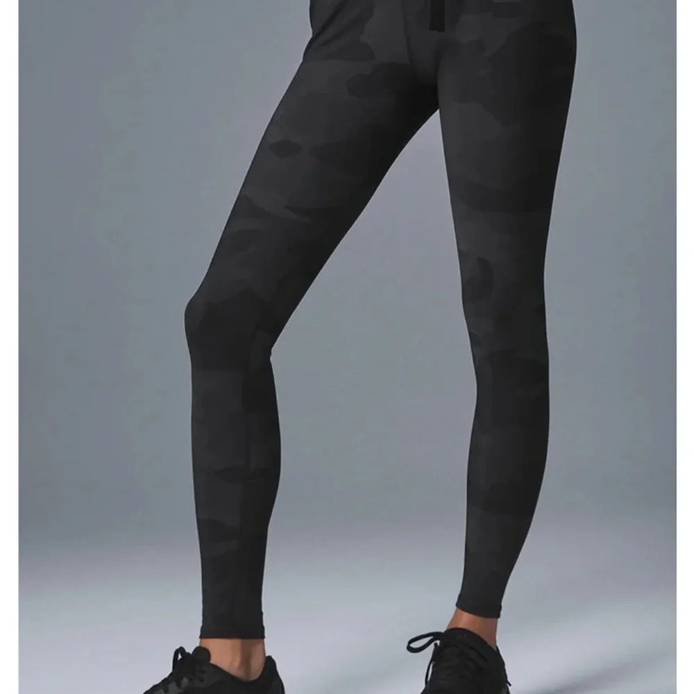 Alo Yoga High-Waist Vapor Leggings in Black Camo XS NWOT